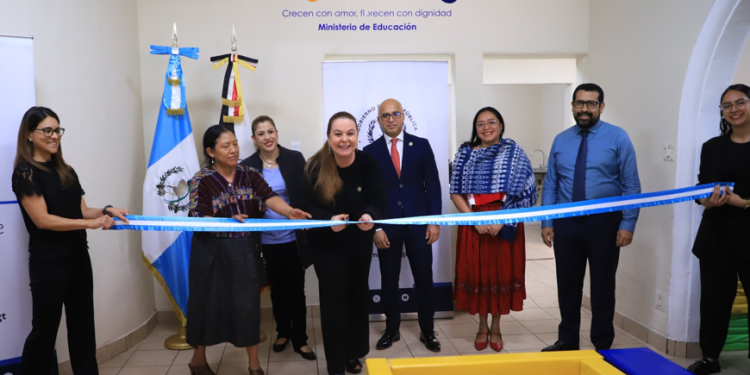 Autoridades del Mineduc participaron en la inauguración del Centro de Cuidado Integral para la Primera Infancia. (Foto: Mineduc)