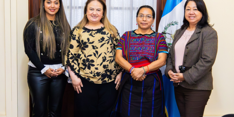 Ana Lopez y Mayda de León identificaron oportunidades de mejora para los CAIMUS./Foto: Seprem.