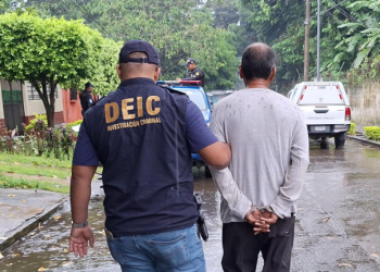 A los seis capturados se les sindica de los delitos de estafa propia, lavado de dinero u otros activos, y asociación ilícita. / Foto: PNC