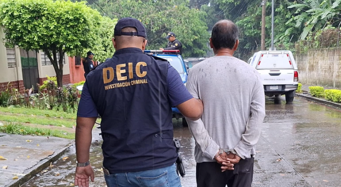 A los seis capturados se les sindica de los delitos de estafa propia, lavado de dinero u otros activos, y asociación ilícita. / Foto: PNC