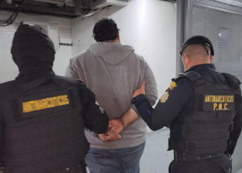 Se localizó un cargamento de droga que Cristian Omar Alvarado Ulua, de 29 años, llevaba consigo. / Foto: PNC