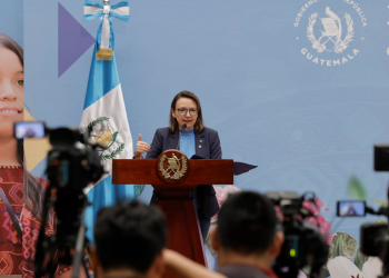 Ministra de Ambiente, Patricia Orantes compartió algunos hallazgos encontrados en los proyectos mineros de la sierra Santa Cruz. (Foto: Alex Jacinto)