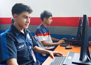 Comunas de cuatro municipios de Quiché reciben insumos para talleres de computación