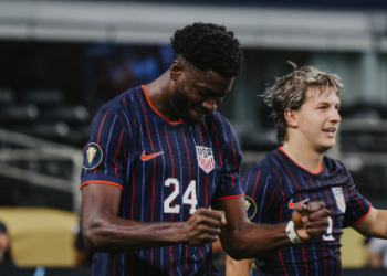 Copa Oro: Estados Unidos sufre pero asegura el liderato del grupo D