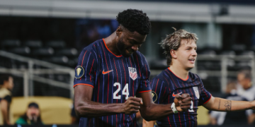 Copa Oro: Estados Unidos sufre pero asegura el liderato del grupo D