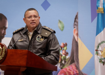 En conferencia de prensa, el ministro de la Defensa Nacional, Henry Sáenz, comunicó los avances en diversos temas de interés nacional. / Foto: Dickens Zamora