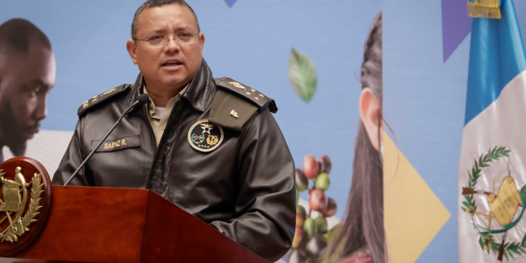 En conferencia de prensa, el ministro de la Defensa Nacional, Henry Sáenz, comunicó los avances en diversos temas de interés nacional. / Foto: Dickens Zamora