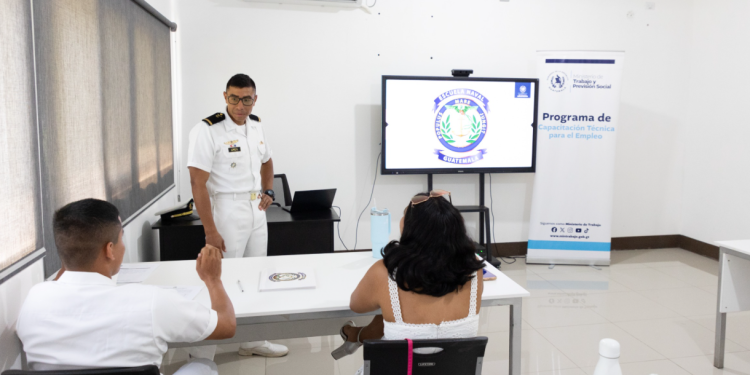Mintrab y Mindef desarrollan curso de marino mercante./Foto: Mintrab.