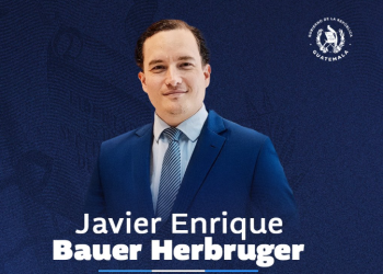 Javier Herbruger , director titular de la Superintendencia de Competencia.