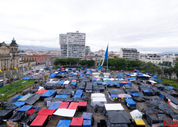 Nuevo amparo en contra del STEG ordena el cese inmediato de la suspensión indebida de clases en los centros educativos públicos. (Foto: Gilber García)