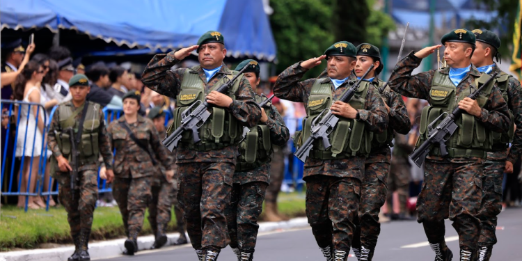 Cada 30 de junio, Guatemala celebra el Día del Ejército para rendir honores al movimiento militar de 1871. / Foto Gilber García