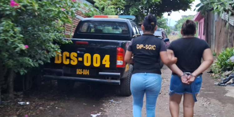 Agentes de la División de Investigación Policial de la PNC, realizaron dos allanamientos en el departamento de Escuintla.