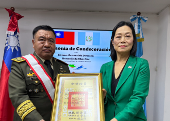 República de China (Taiwán) condecora a jefe del Estado Mayor del Ejército de Guatemala