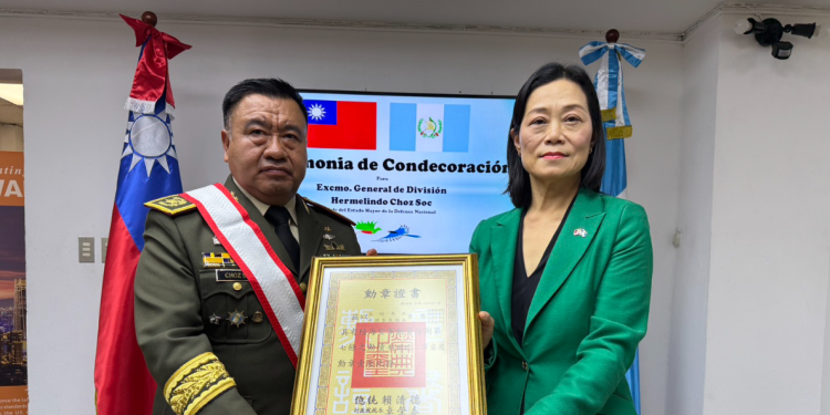República de China (Taiwán) condecora a jefe del Estado Mayor del Ejército de Guatemala