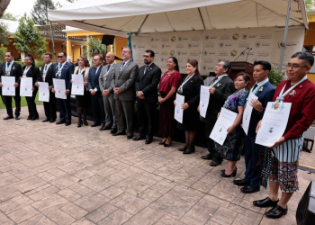 Presidente Bernardo Arévalo entregó Orden Nacional Francisco Marroquín. (Foto: Noé Pérez)