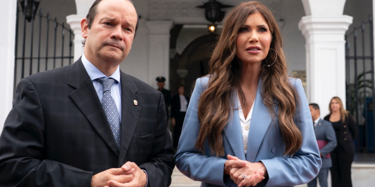 Secretaria de Seguridad de Estados Unidos, Kristi Noem. / Foto: Twitter @Sec_Noem.