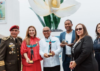 Guatemala devela la Monja Blanca en el Malecón de Santo Domingo, República Dominicana