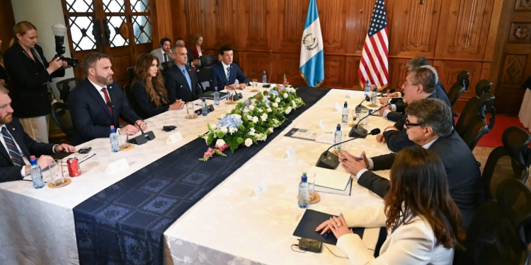 Presidente Arévalo lidera reunión con autoridades de Guatemala y Estados Unidos. / Foto: Byron de la Cruz.