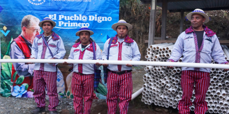 Entrega de tubos de PVC facilita avance de proyectos de agua en Huehuetenango. / Foto: Mides.