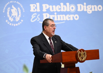 Presidente Arévalo indicó los planes de recuperación del AILA. (Foto: Byron de la Cruz)