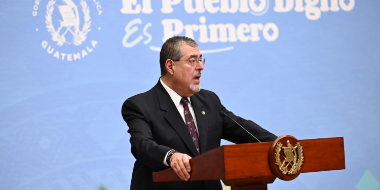 Presidente Arévalo indicó los planes de recuperación del AILA. (Foto: Byron de la Cruz)