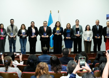 La vicepresidenta participó en la entrega de la nueva guía para la atención inicial a victimas de violencia sexual. (Foto: SVET)