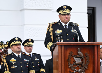 Ministro de la Defensa Henry Saenz en conmemoración del día del Ejército. / Foto: SCSP