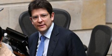 El senador colombiano Uribe Turbay será sometido a un “nuevo procedimiento” este viernes