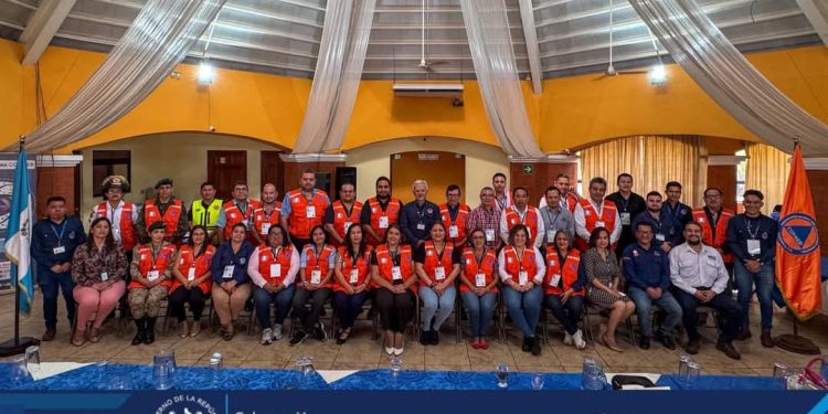 Acreditan y juramentan a integrantes de la Codred de Escuintla