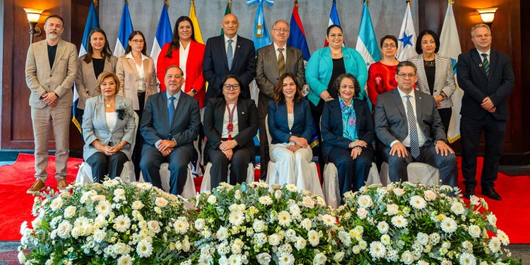 Realizan II Reunión de la Comisión Ejecutiva del Proyecto Mesoamérica en Guatemala. / Foto: Minex.