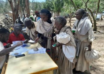 La falta de alimentos afecta a cada vez más a desplazados por la guerra en el norte de Etiopía debido a la suspensión de ayuda de EE. UU.