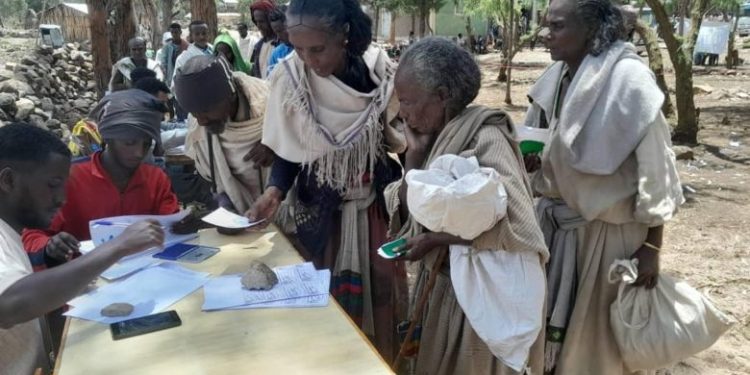 La falta de alimentos afecta a cada vez más a desplazados por la guerra en el norte de Etiopía debido a la suspensión de ayuda de EE. UU.