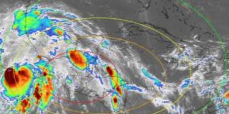El huracán Erick se desplaza en el Pacífico con dirección noroeste, asegura el Insivumeh