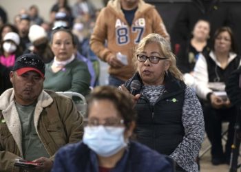 El idioma que más se habla en Estados Unidos aparte del inglés es el español.