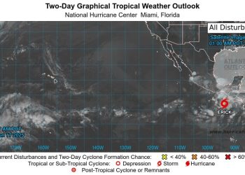 La imagen de satélite del Centro Nacional de Huracanes de EE. UU. muestra el avance de la tormenta tropical Érick