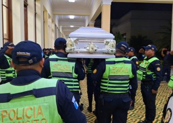 Presidente emite sus condolencias por la muerte del agente David Marroquín. / Foto: Mingob.