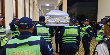 Presidente emite sus condolencias por la muerte del agente David Marroquín. / Foto: Mingob.