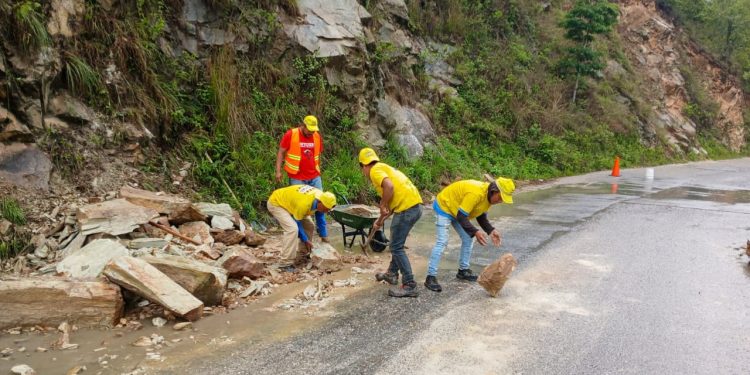 La acumulación de humedad en los suelos incrementa el riesgo de nuevos derrumbes. / Foto: CIV