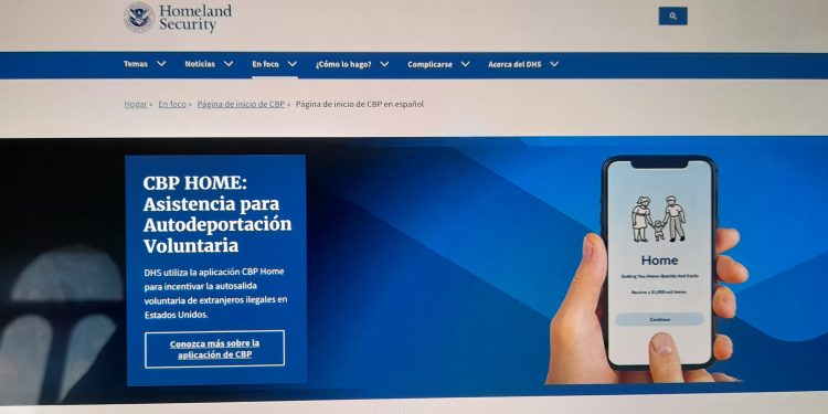 El camino de la salida voluntaria es más seguro, ordenado y con menos consecuencias para el futuro migratorio. / Foto: Embajada EE.UU.