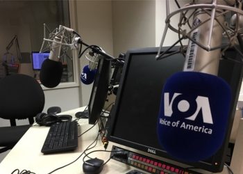 La emisora de radio estatal La Voz de América sufre una drástica reducción de personal con la orden de despidos que ordenó el gobierno de Danald Trump.