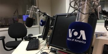 La emisora de radio estatal La Voz de América sufre una drástica reducción de personal con la orden de despidos que ordenó el gobierno de Danald Trump.
