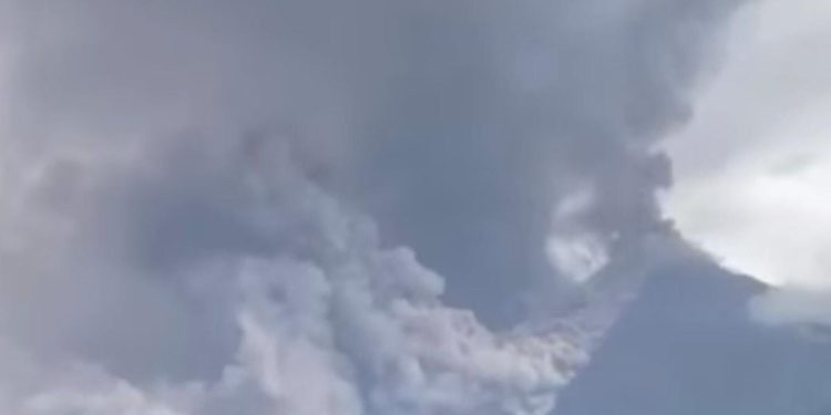 La Conred declara Alerta Anaranjada por lluvias y erupción volcánica. / Foto: Sismología Nacional de Guatemala.