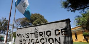 Mineduc suspende clases en 39 centros educativos debido a actividad del volcán de Fuego. (Foto: archivo)