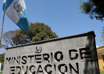 Mineduc suspende clases en 39 centros educativos debido a actividad del volcán de Fuego. (Foto: archivo)