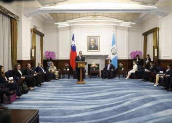 El presidente Bernardo Arévalo, durante su primera reunión con el presidente Tawán, Lai Ching-te, en la que reafirmó su apoyo a ese país.