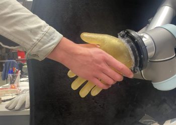 Científicos crearon una especie de piel con sensibilidad para robots.