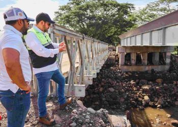 Durante la visita, el viceministro Guevara comprobó el avance de obras como el puente Camalote, cuya ejecución es del 90 por ciento.