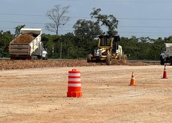 Maquinaria y personal empezaron ya a trabajar en la construcción del puente sobre el río La Pasión.
