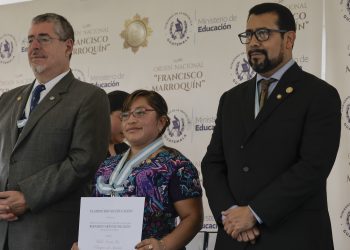 Presidente Arévalo reconoce a maestros distinguidos