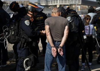 El gobierno de EE. UU. suspendió el plan de redadas indiscriminadas contra migrantes.